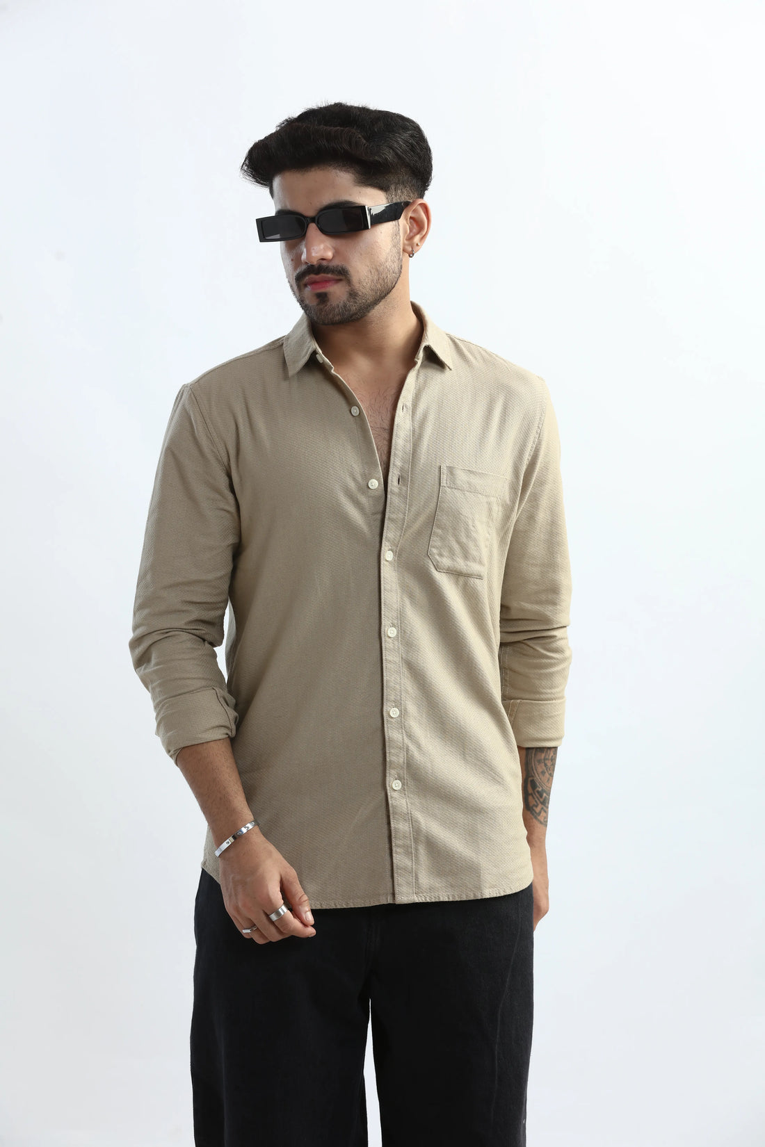 XKIND MEN'S BEIGE TEXTURED SLIM FIT SHIRT